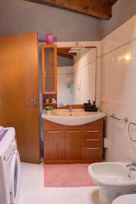 Casa Vacanza Angolo Della Corte Como Exterior foto